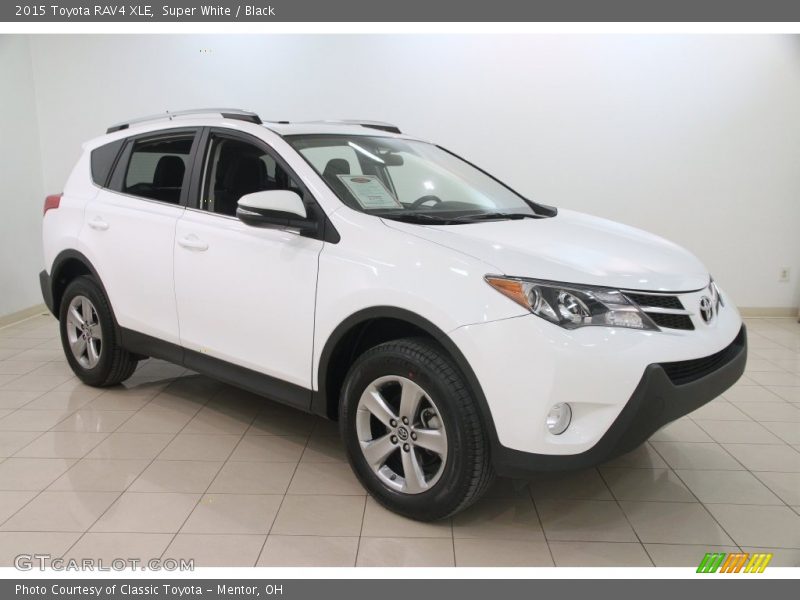 Super White / Black 2015 Toyota RAV4 XLE