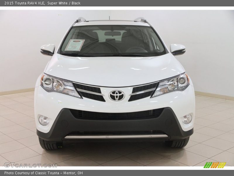 Super White / Black 2015 Toyota RAV4 XLE