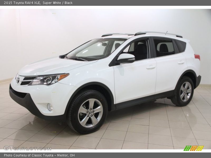 Super White / Black 2015 Toyota RAV4 XLE