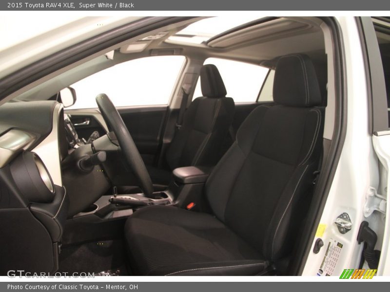 Super White / Black 2015 Toyota RAV4 XLE