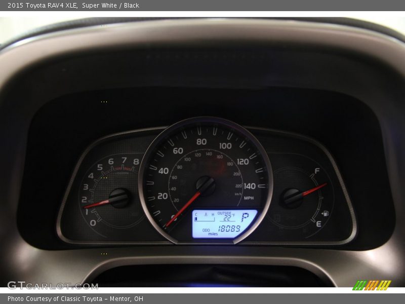Super White / Black 2015 Toyota RAV4 XLE