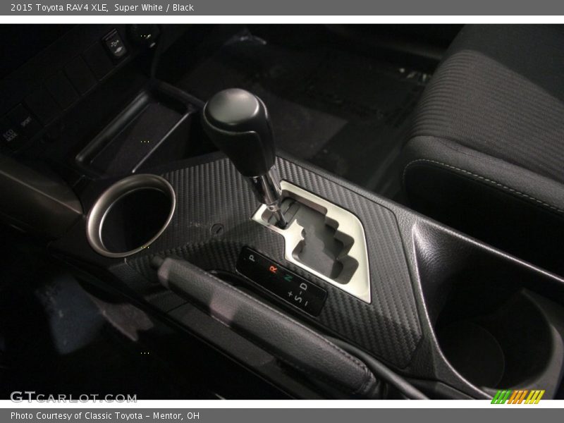 Super White / Black 2015 Toyota RAV4 XLE