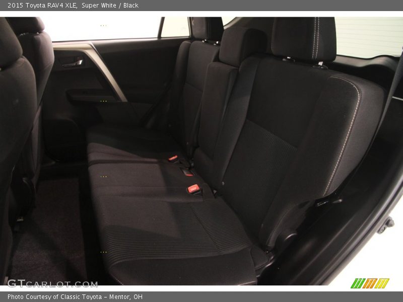 Super White / Black 2015 Toyota RAV4 XLE