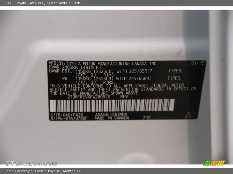 Super White / Black 2015 Toyota RAV4 XLE