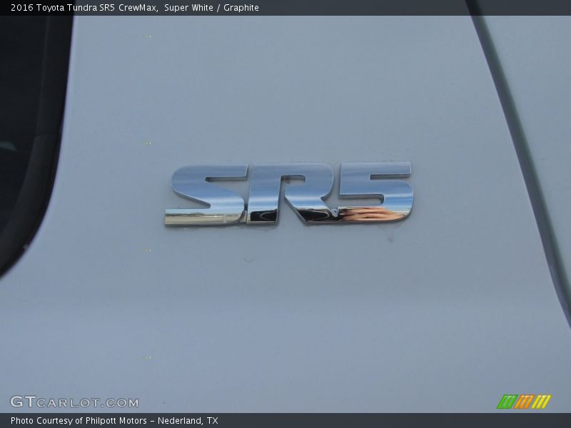 Super White / Graphite 2016 Toyota Tundra SR5 CrewMax