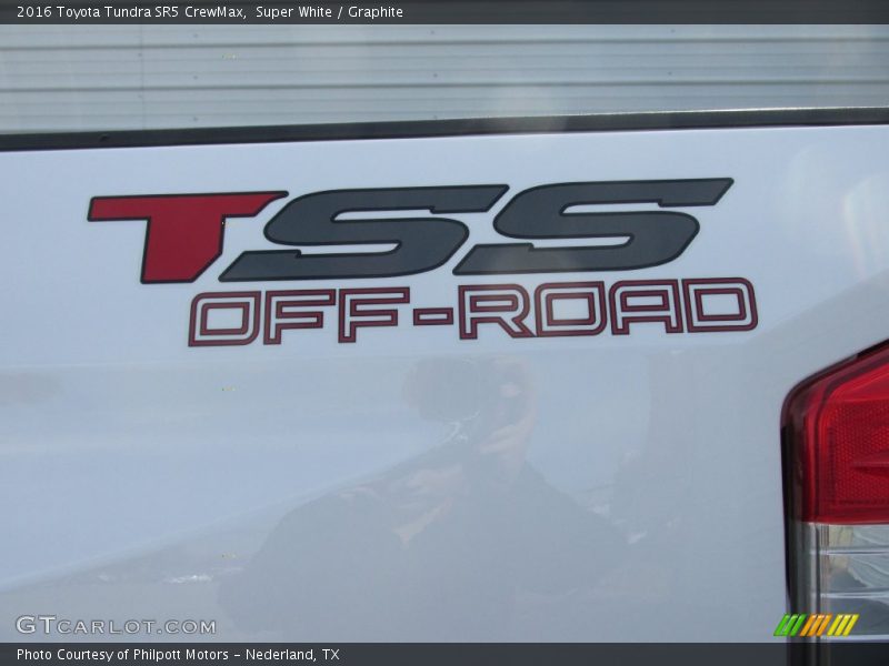 Super White / Graphite 2016 Toyota Tundra SR5 CrewMax