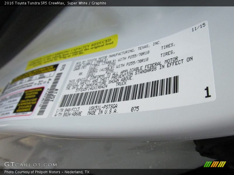Super White / Graphite 2016 Toyota Tundra SR5 CrewMax