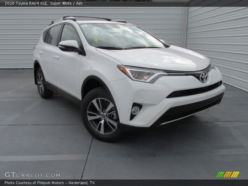 Super White / Ash 2016 Toyota RAV4 XLE
