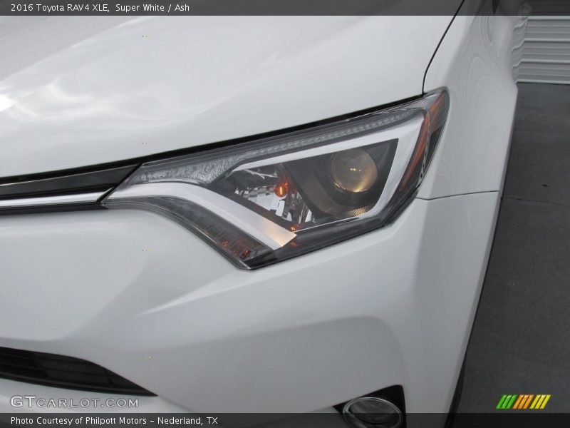 Super White / Ash 2016 Toyota RAV4 XLE