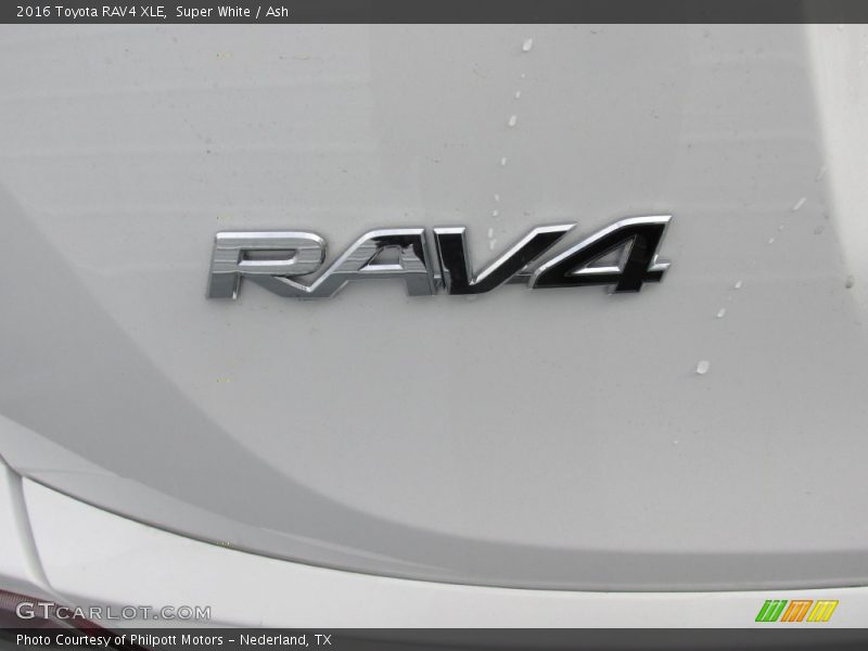 Super White / Ash 2016 Toyota RAV4 XLE