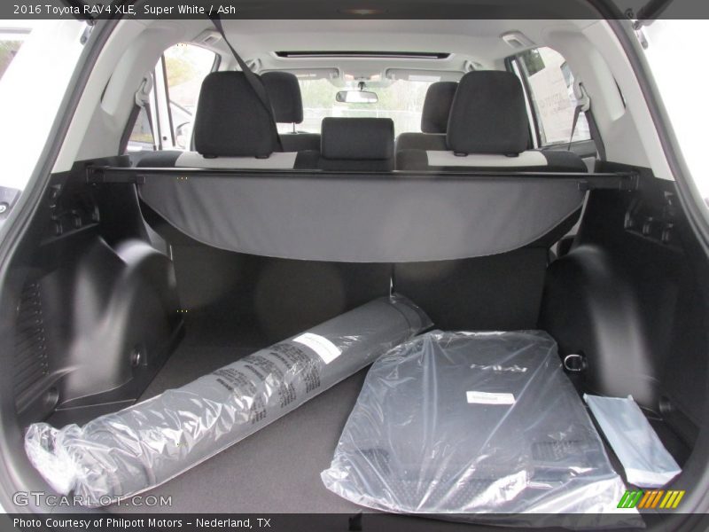 Super White / Ash 2016 Toyota RAV4 XLE