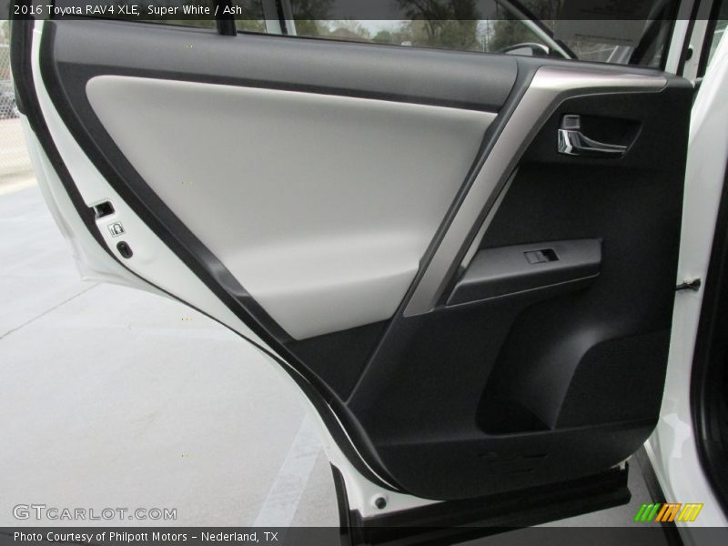 Super White / Ash 2016 Toyota RAV4 XLE