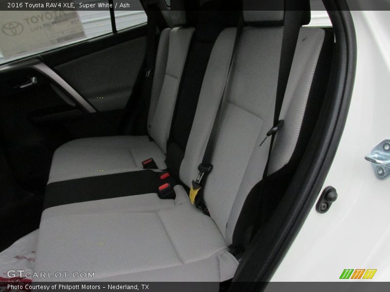 Super White / Ash 2016 Toyota RAV4 XLE