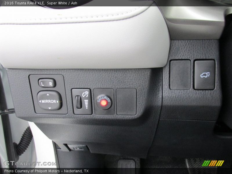 Super White / Ash 2016 Toyota RAV4 XLE