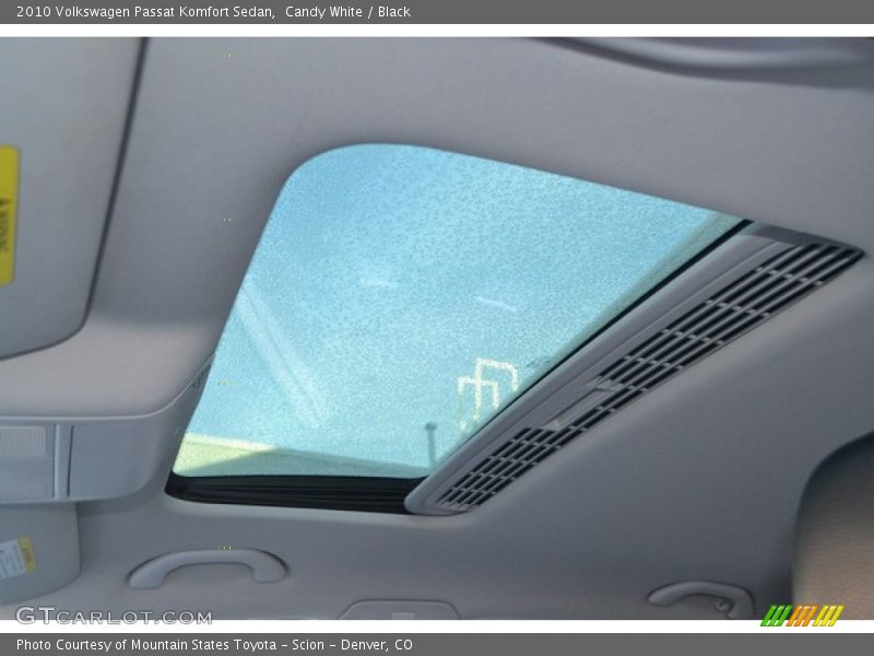 Candy White / Black 2010 Volkswagen Passat Komfort Sedan