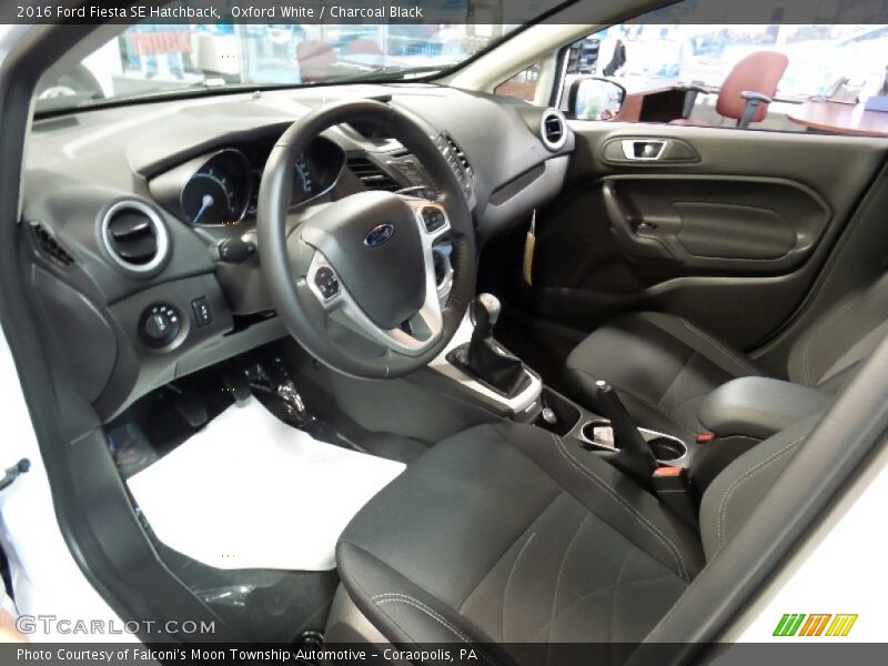 Charcoal Black Interior - 2016 Fiesta SE Hatchback 