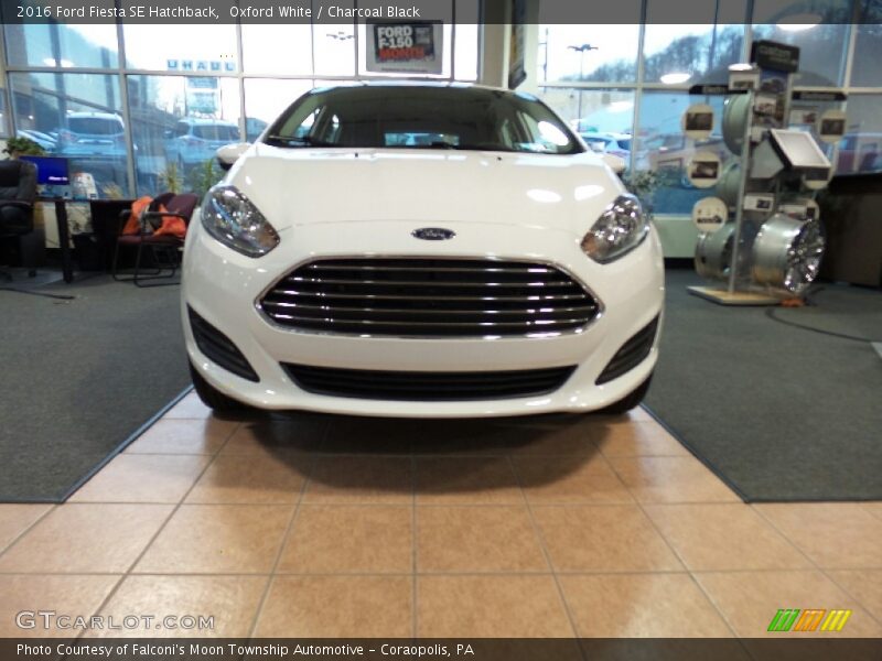 Oxford White / Charcoal Black 2016 Ford Fiesta SE Hatchback