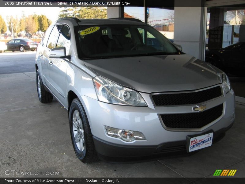 Silver Ice Metallic / Dark Gray/Light Gray 2009 Chevrolet Traverse LT
