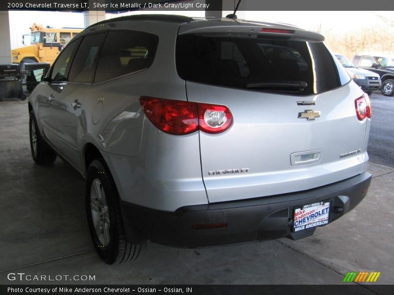 Silver Ice Metallic / Dark Gray/Light Gray 2009 Chevrolet Traverse LT