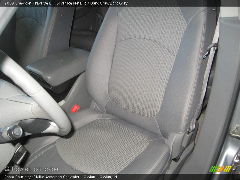 Silver Ice Metallic / Dark Gray/Light Gray 2009 Chevrolet Traverse LT