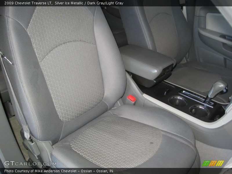 Silver Ice Metallic / Dark Gray/Light Gray 2009 Chevrolet Traverse LT