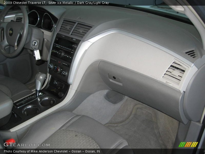 Silver Ice Metallic / Dark Gray/Light Gray 2009 Chevrolet Traverse LT