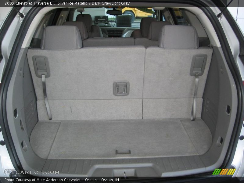 Silver Ice Metallic / Dark Gray/Light Gray 2009 Chevrolet Traverse LT