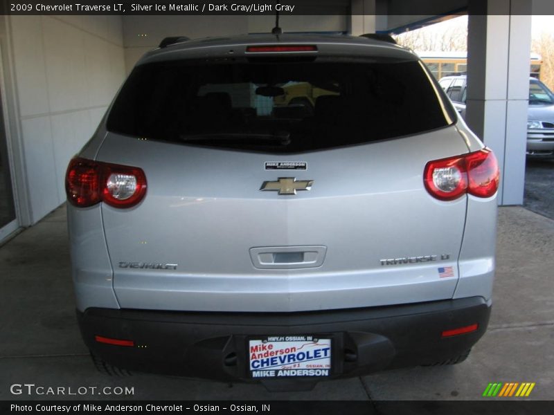 Silver Ice Metallic / Dark Gray/Light Gray 2009 Chevrolet Traverse LT