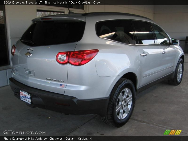 Silver Ice Metallic / Dark Gray/Light Gray 2009 Chevrolet Traverse LT