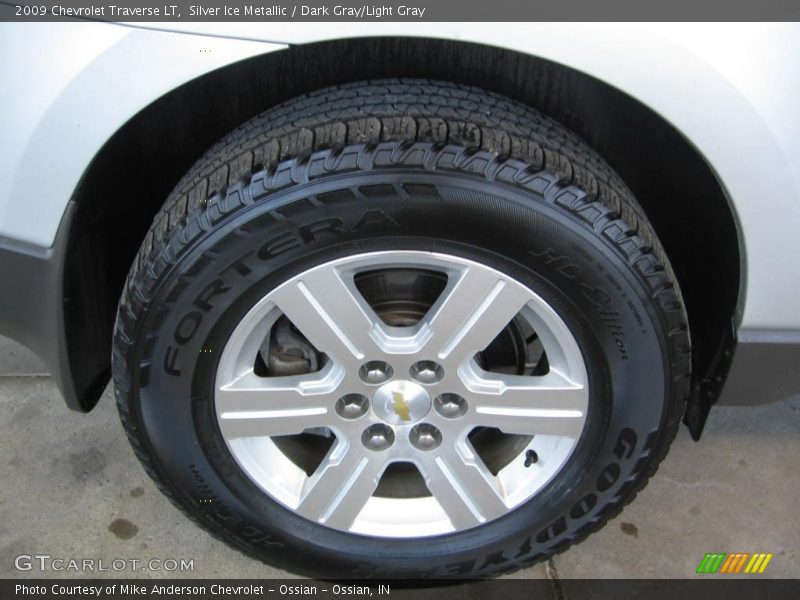 Silver Ice Metallic / Dark Gray/Light Gray 2009 Chevrolet Traverse LT