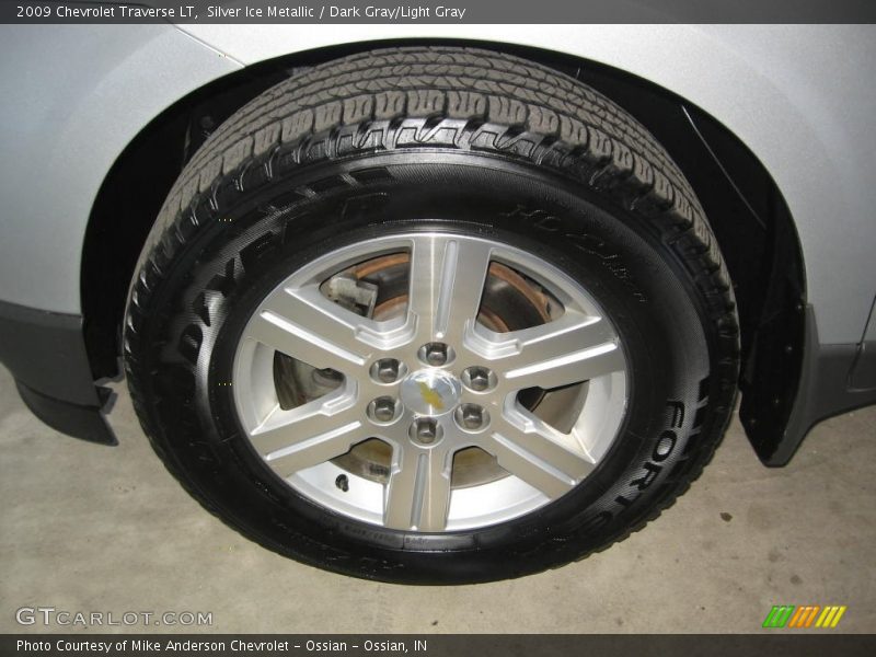 Silver Ice Metallic / Dark Gray/Light Gray 2009 Chevrolet Traverse LT