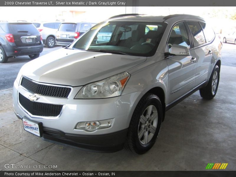 Silver Ice Metallic / Dark Gray/Light Gray 2009 Chevrolet Traverse LT