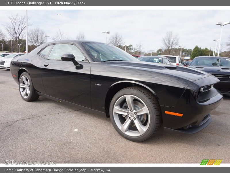 Front 3/4 View of 2016 Challenger R/T