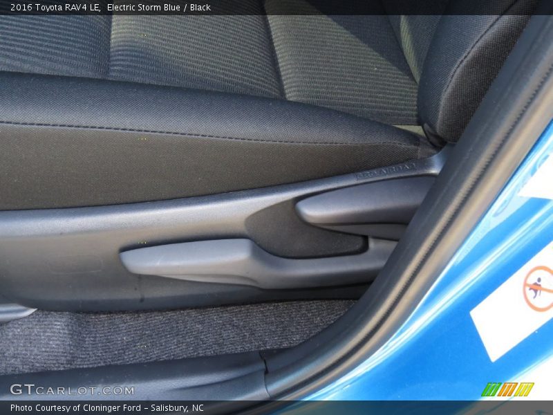 Electric Storm Blue / Black 2016 Toyota RAV4 LE