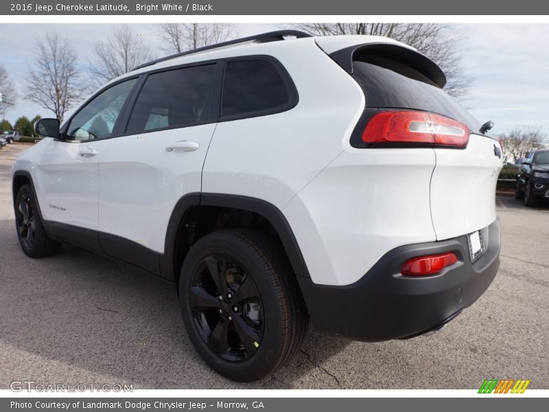 Bright White / Black 2016 Jeep Cherokee Latitude