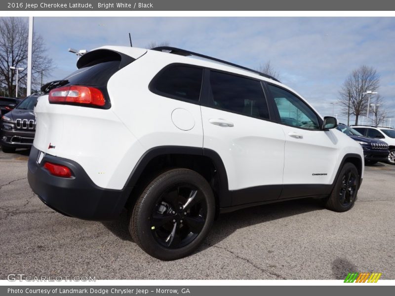 Bright White / Black 2016 Jeep Cherokee Latitude