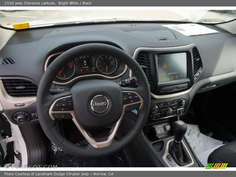 Bright White / Black 2016 Jeep Cherokee Latitude