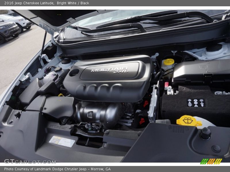 Bright White / Black 2016 Jeep Cherokee Latitude