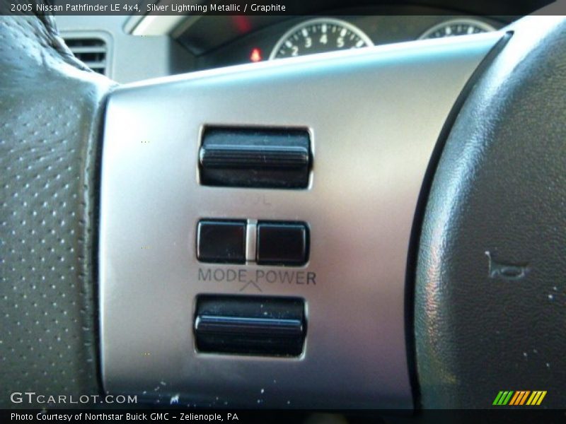 Silver Lightning Metallic / Graphite 2005 Nissan Pathfinder LE 4x4