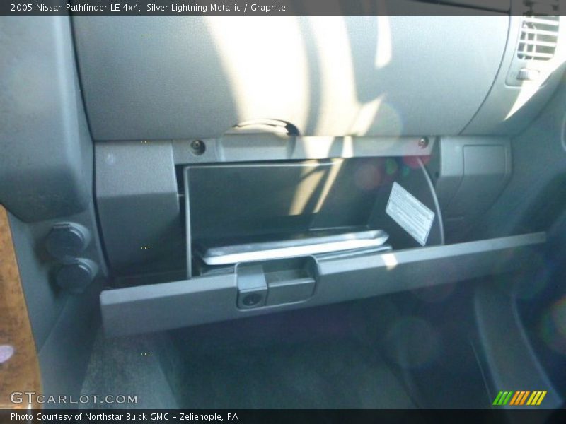 Silver Lightning Metallic / Graphite 2005 Nissan Pathfinder LE 4x4