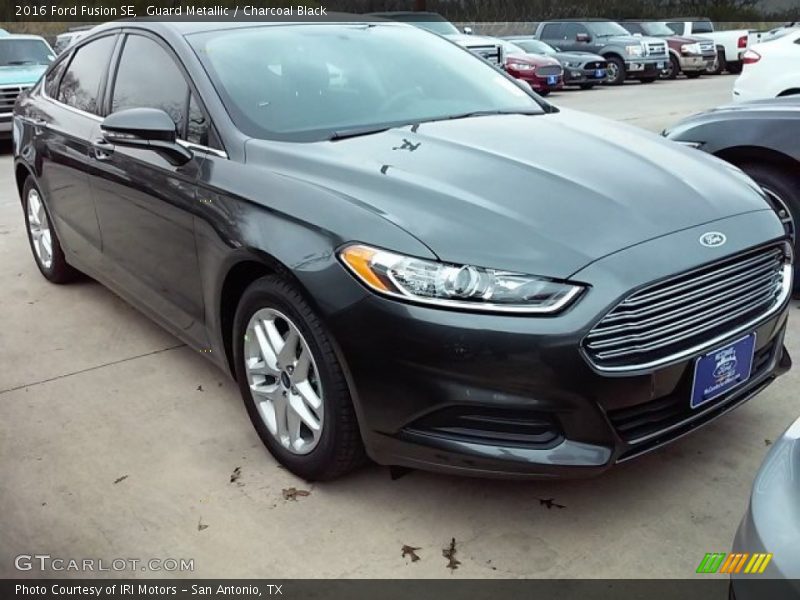 Guard Metallic / Charcoal Black 2016 Ford Fusion SE