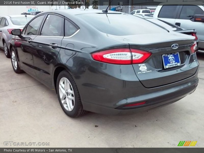 Guard Metallic / Charcoal Black 2016 Ford Fusion SE