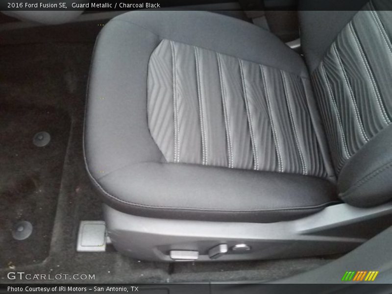 Guard Metallic / Charcoal Black 2016 Ford Fusion SE