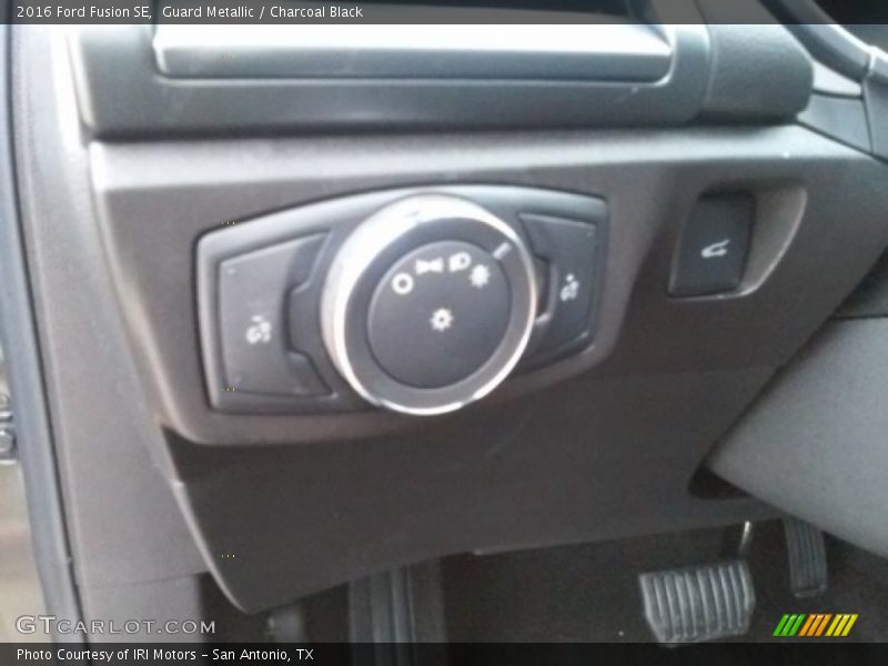 Guard Metallic / Charcoal Black 2016 Ford Fusion SE