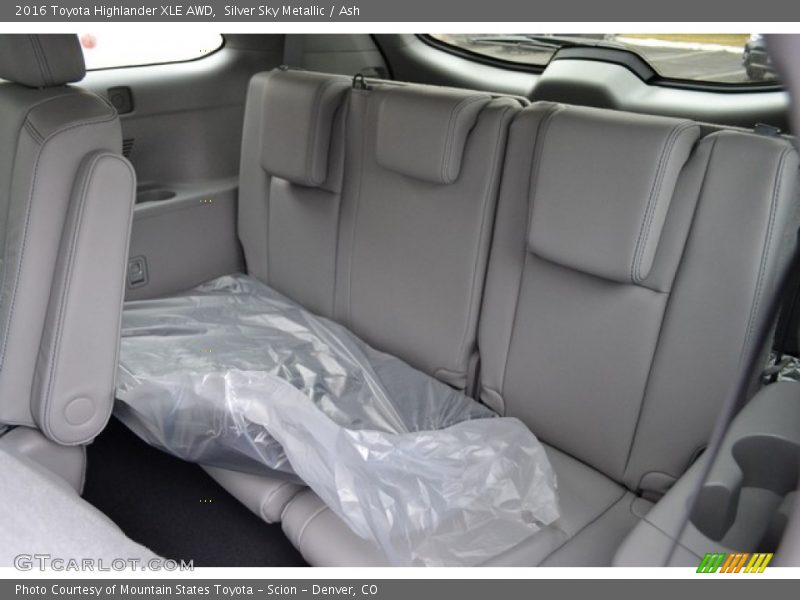 Silver Sky Metallic / Ash 2016 Toyota Highlander XLE AWD