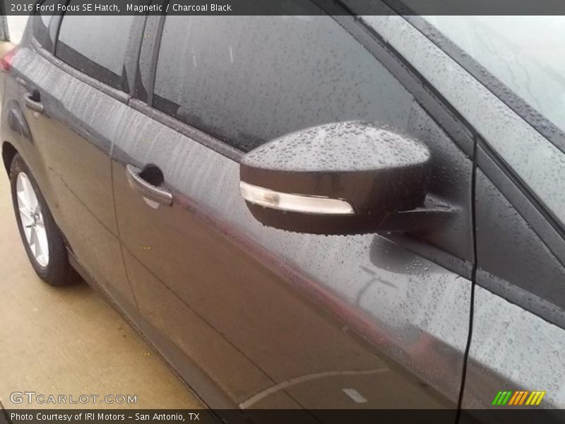 Magnetic / Charcoal Black 2016 Ford Focus SE Hatch