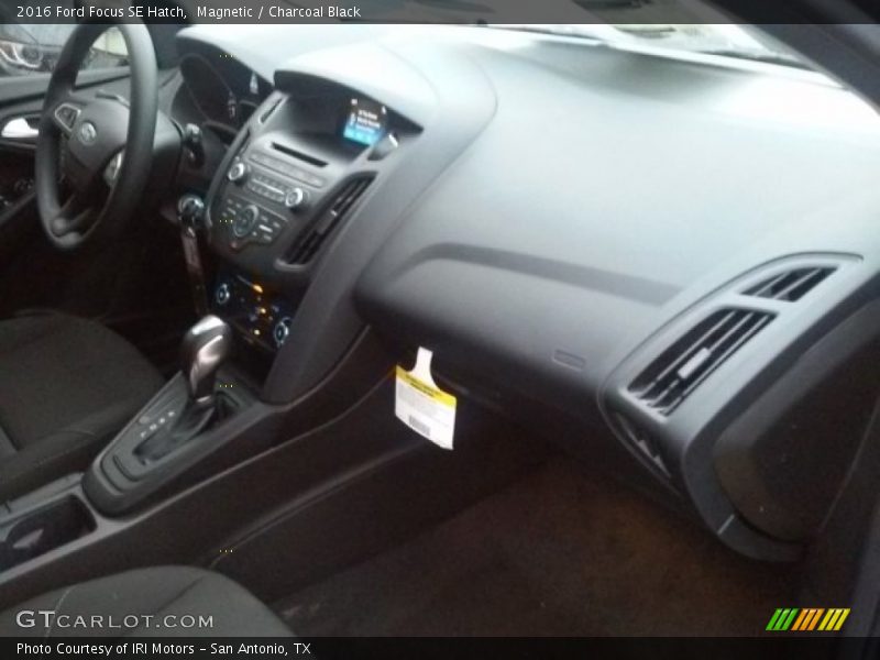 Magnetic / Charcoal Black 2016 Ford Focus SE Hatch
