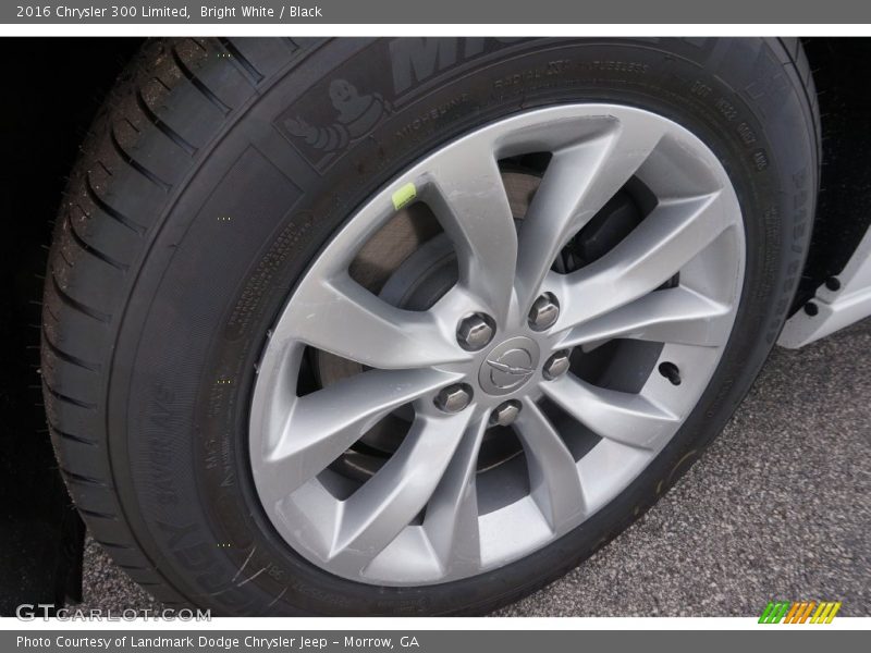Bright White / Black 2016 Chrysler 300 Limited