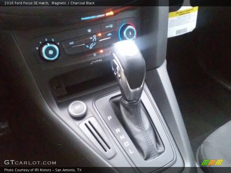 Magnetic / Charcoal Black 2016 Ford Focus SE Hatch