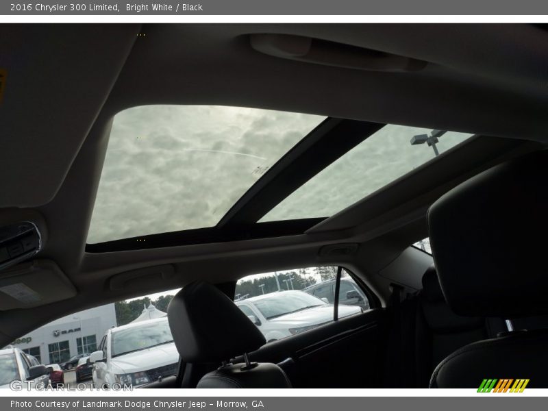 Bright White / Black 2016 Chrysler 300 Limited